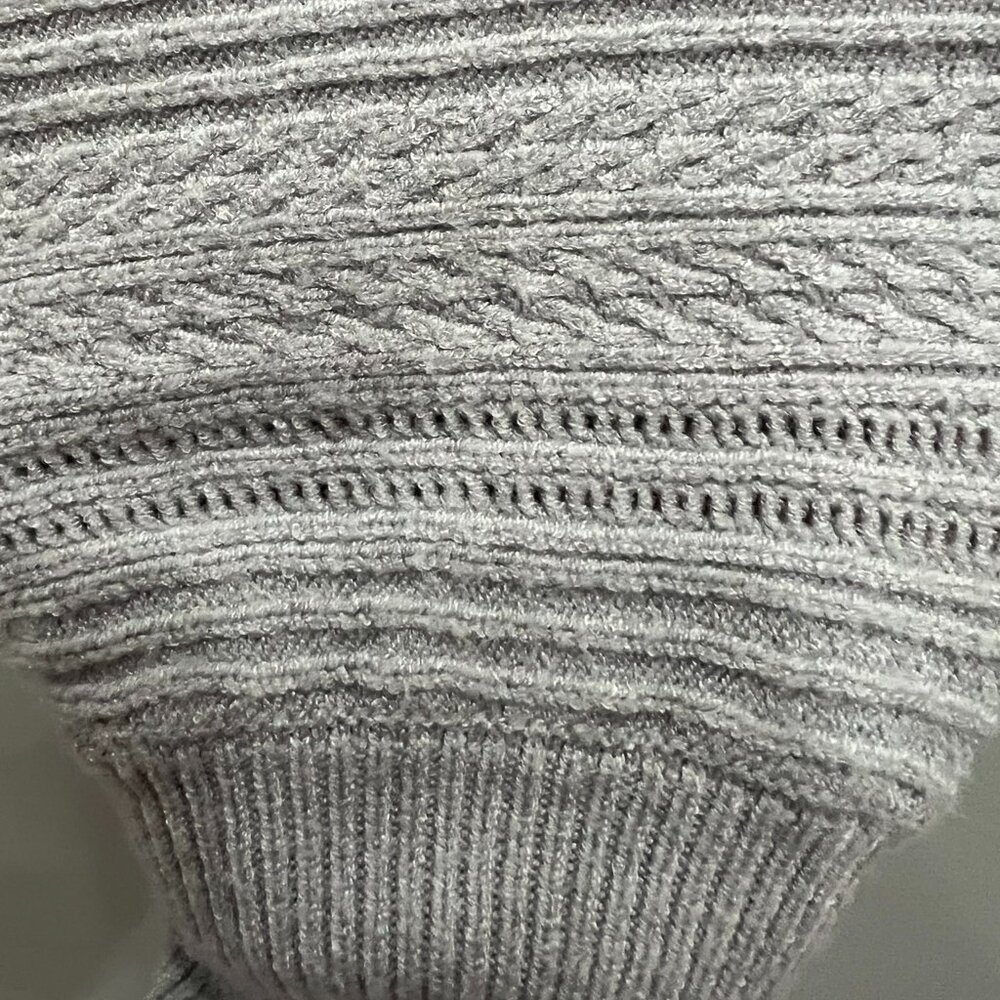 EXPRESS Textured, Light Weight Sweater - Silverish GRAY - Medium - Picture 4 of 5